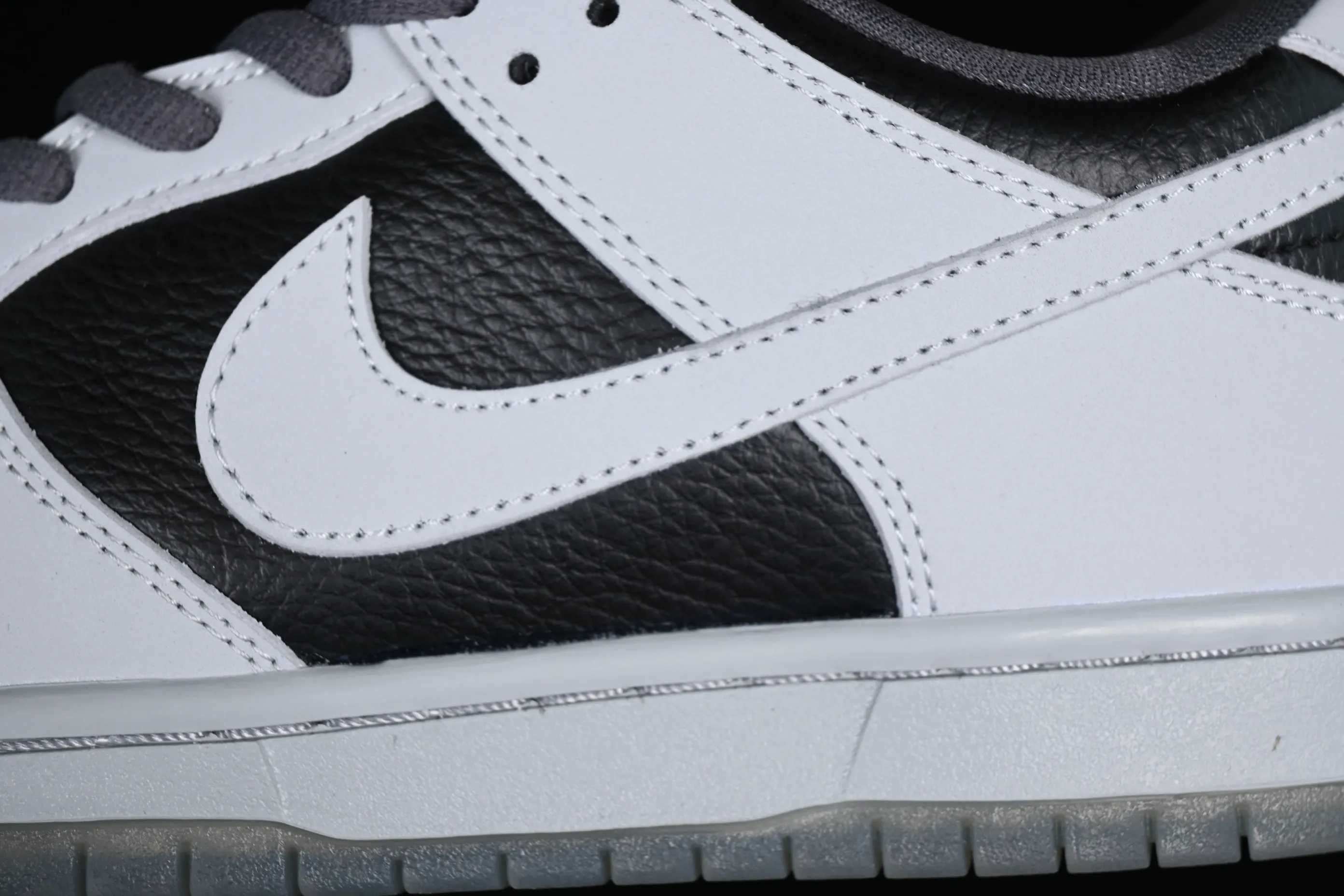 All categories Nk SB Dunk series Nk SB Dunk Low low-top skate shoes K version Atlas x Nk SB Dunk Low QS 35mm Lycra low-top skate shoes 504750-020